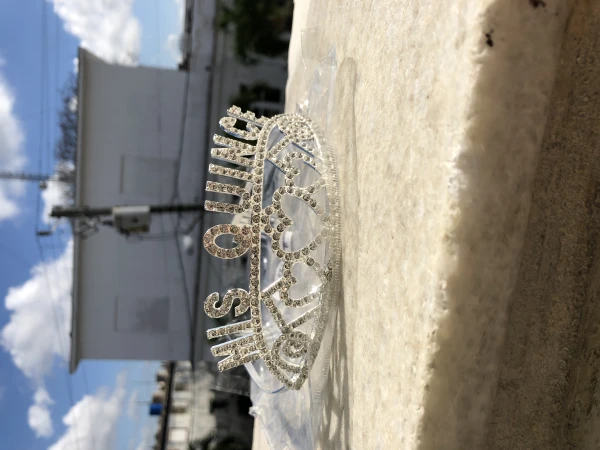 Corona Mis quinces plateados M-1's foto | Milán Roches |  BizneCubano