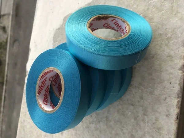 Rollo de cinta decorativa azul turquesa's foto | Milán Roches |  BizneCubano