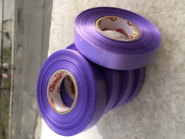 Rollo de cinta decorativa Morado oscuro's foto | Milán Roches |  BizneCubano