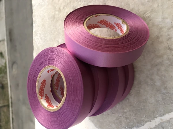 Rollo de cinta decorativa vino's foto | Milán Roches |  BizneCubano