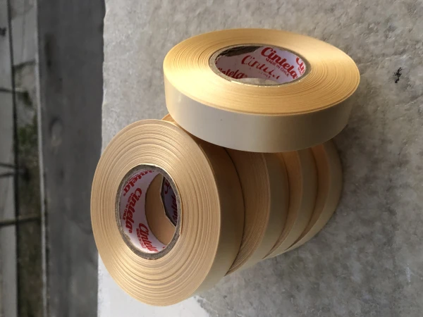 Rollo de cinta decorativa Dorado's foto | Milán Roches |  BizneCubano