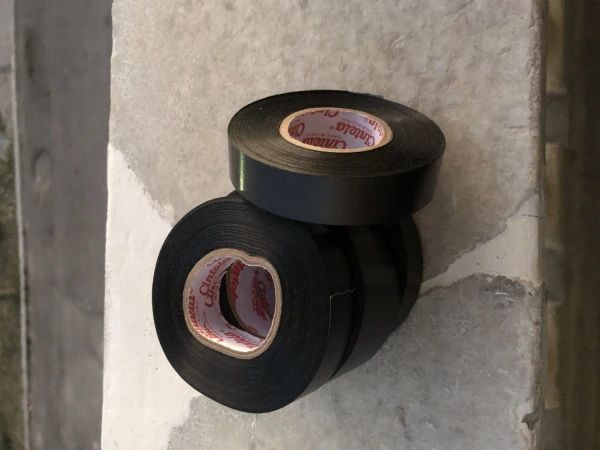 Rollo de cinta decorativa negro's foto | Milán Roches |  BizneCubano