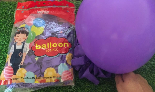 Globos 12" Morado Oscuro's foto | Milán Roches |  BizneCubano