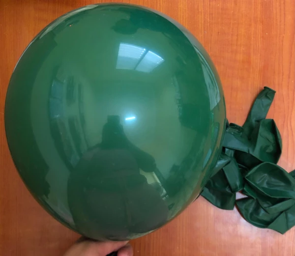 Globos 12"  verde oscuro's foto | Milán Roches |  BizneCubano