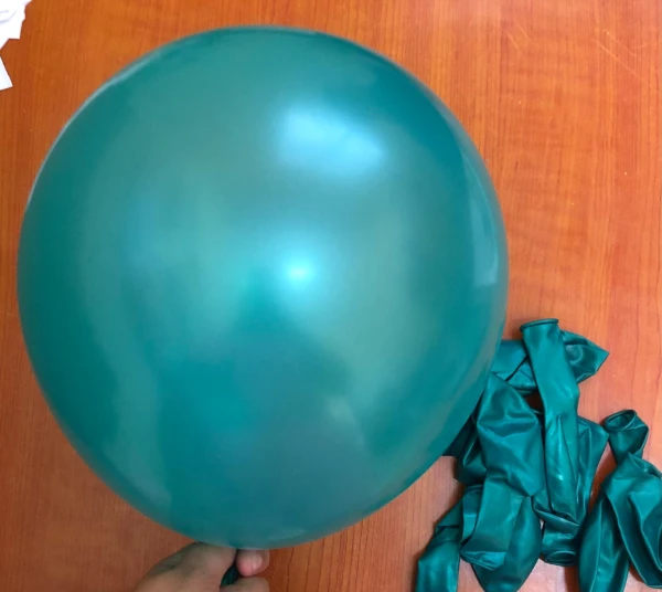 Globos 12"  verde esmeralda's foto | Milán Roches |  BizneCubano