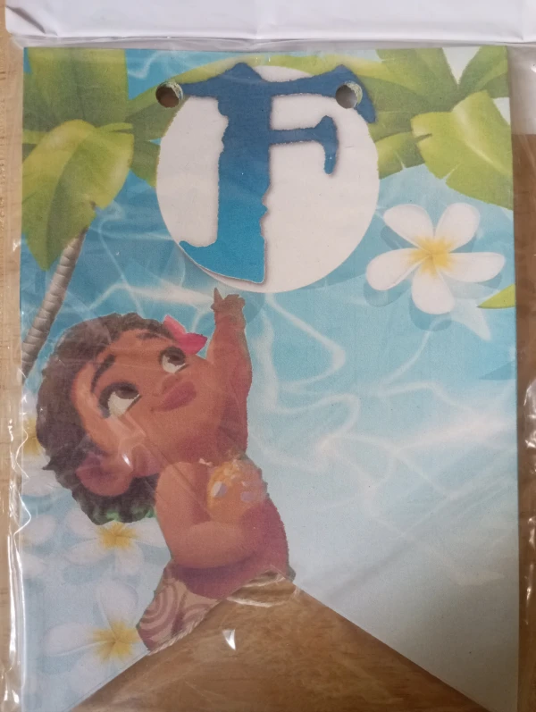 Banderines tematico Moana Bebé's foto | Milán Roches |  BizneCubano