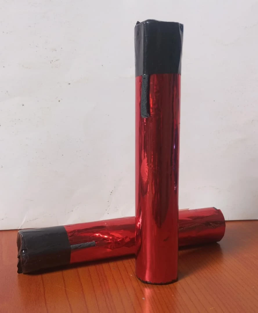 Vela de Humo Rojo's foto | Milán Roches |  BizneCubano