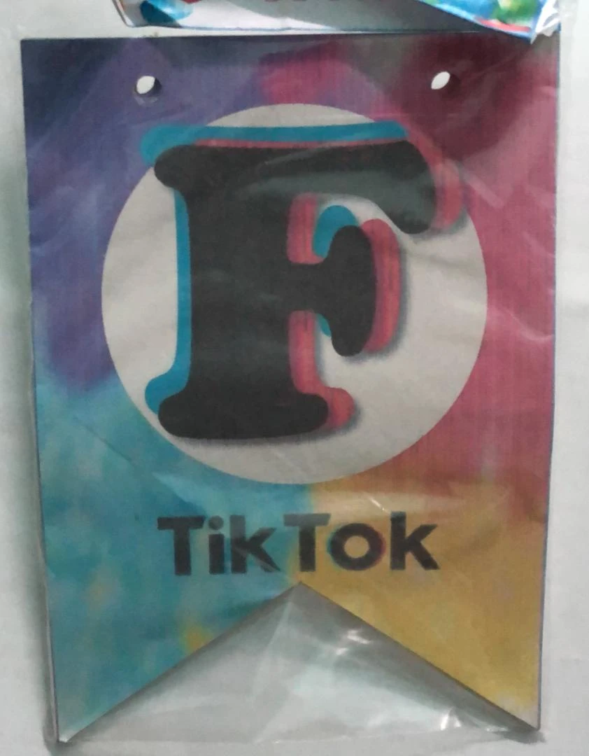 Banderines tematico tik tok's foto | Milán Roches |  BizneCubano